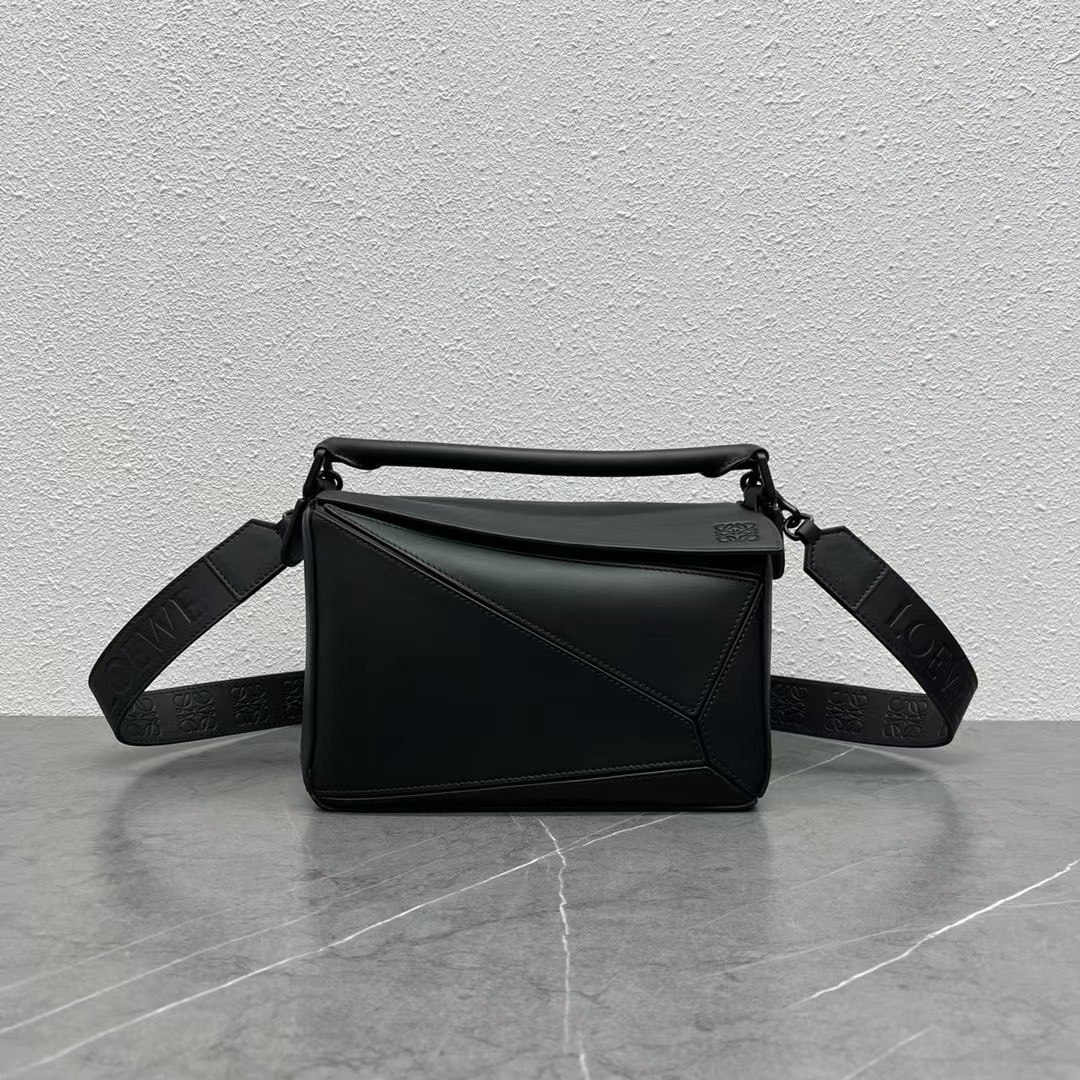 Loewe Small Puzzle Bag in Classic Calfskin Black